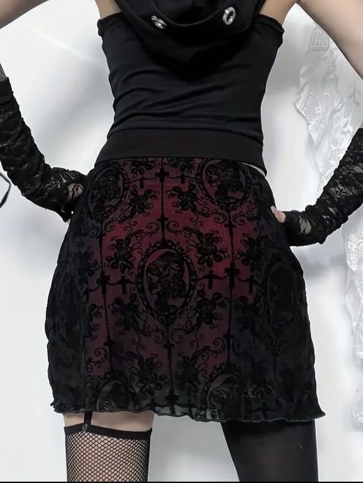 Неймовірна готична спідниця