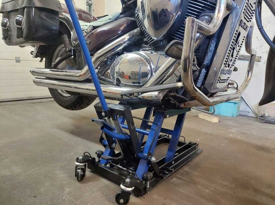 Podnośnik motocyklowy nożycowy do 680 kg hydrauliczny do quadów i ATV
