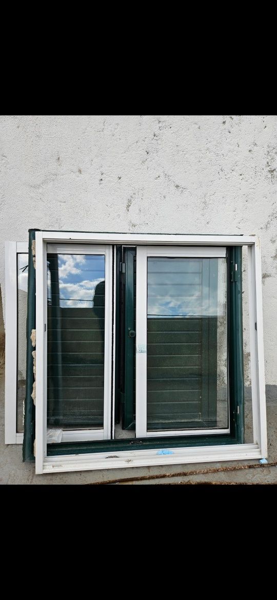 Janelas com aro e portada