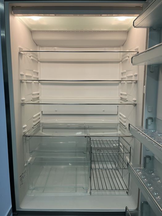 Холодильник Miele 190*70 привезений з ЄС