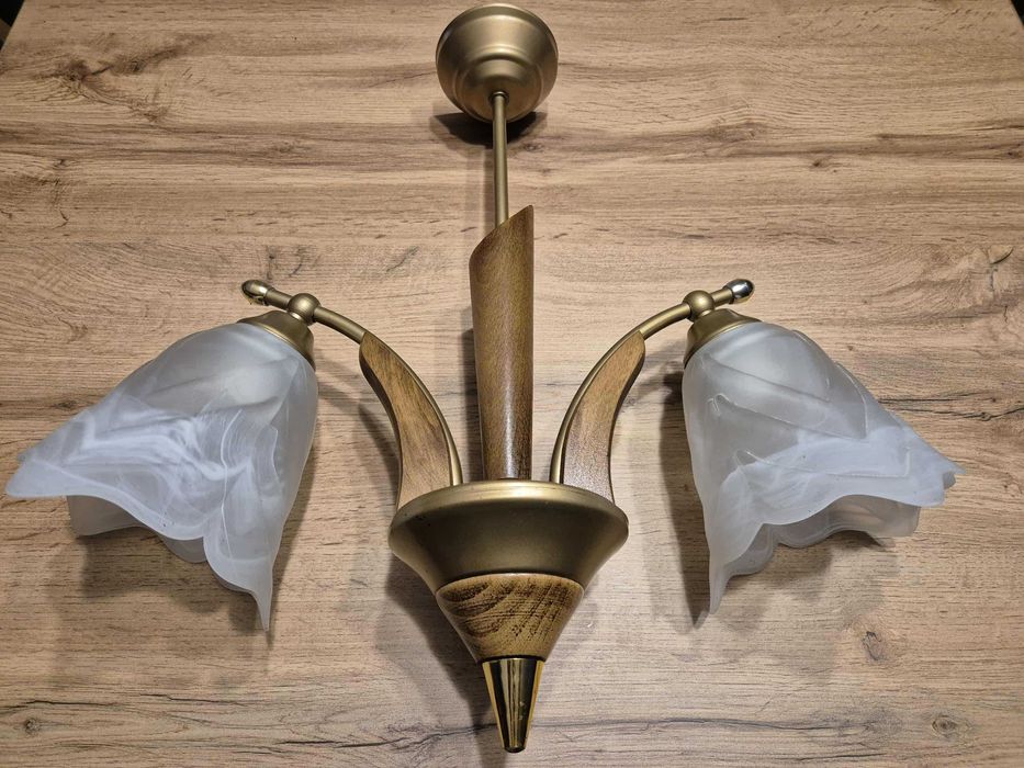 Lampa sufitowa drewniana ze szklanymi kloszami