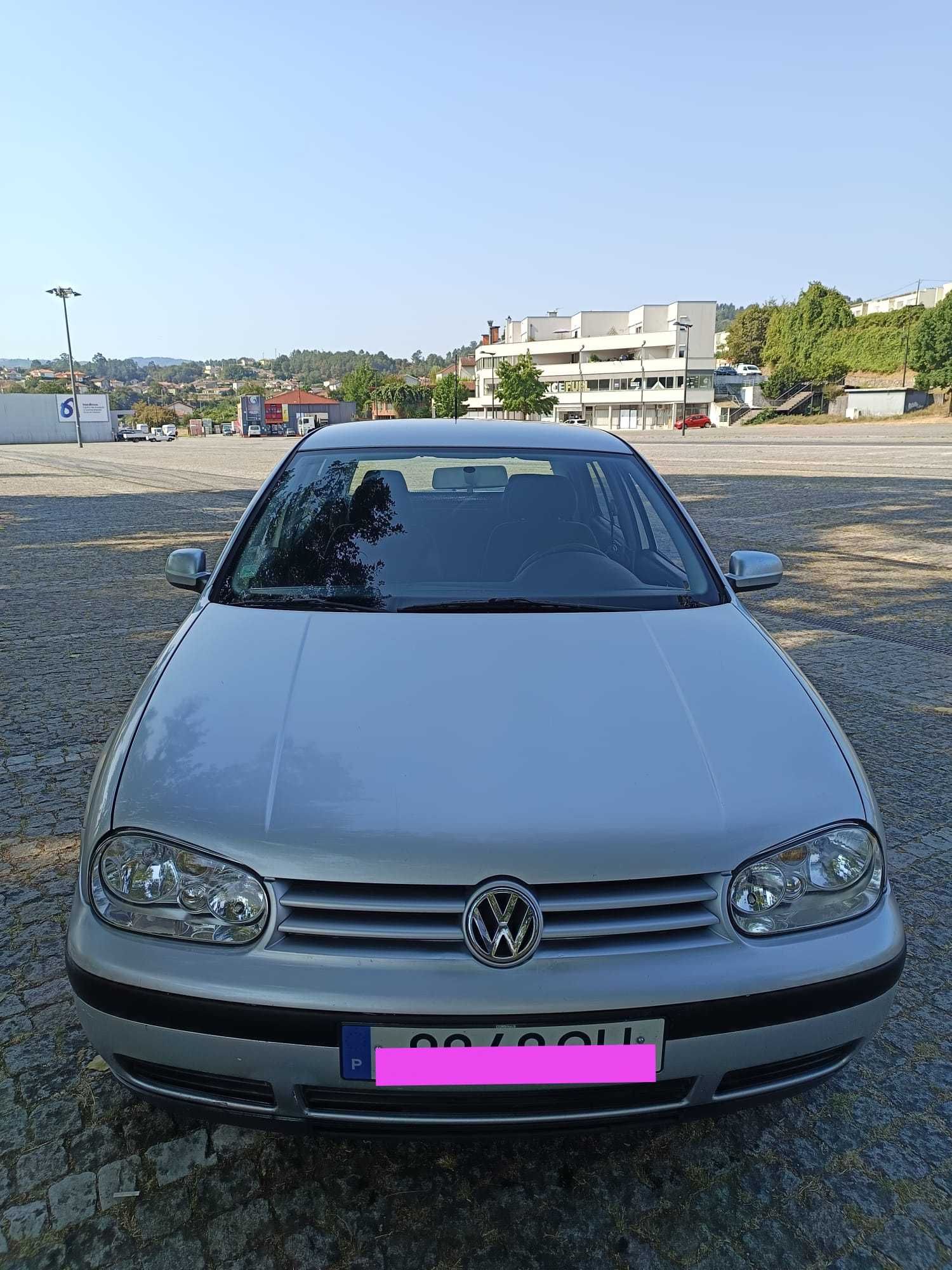 Carro Volkswagen Golf, ano 2000