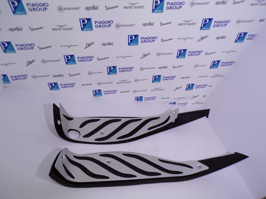 Gumy Podłogi + Ryfle Aluminiowe Piaggio MP3 300 Hpe OEM.