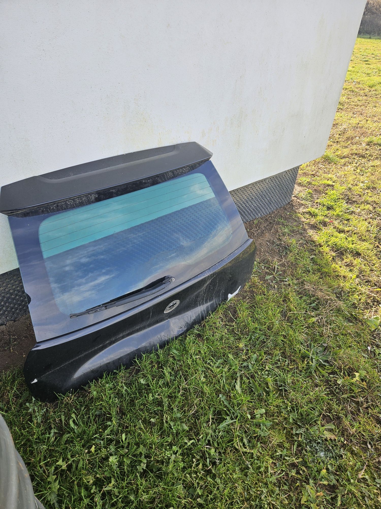 Uszkodzona klapa tylnia Fiat Punto
