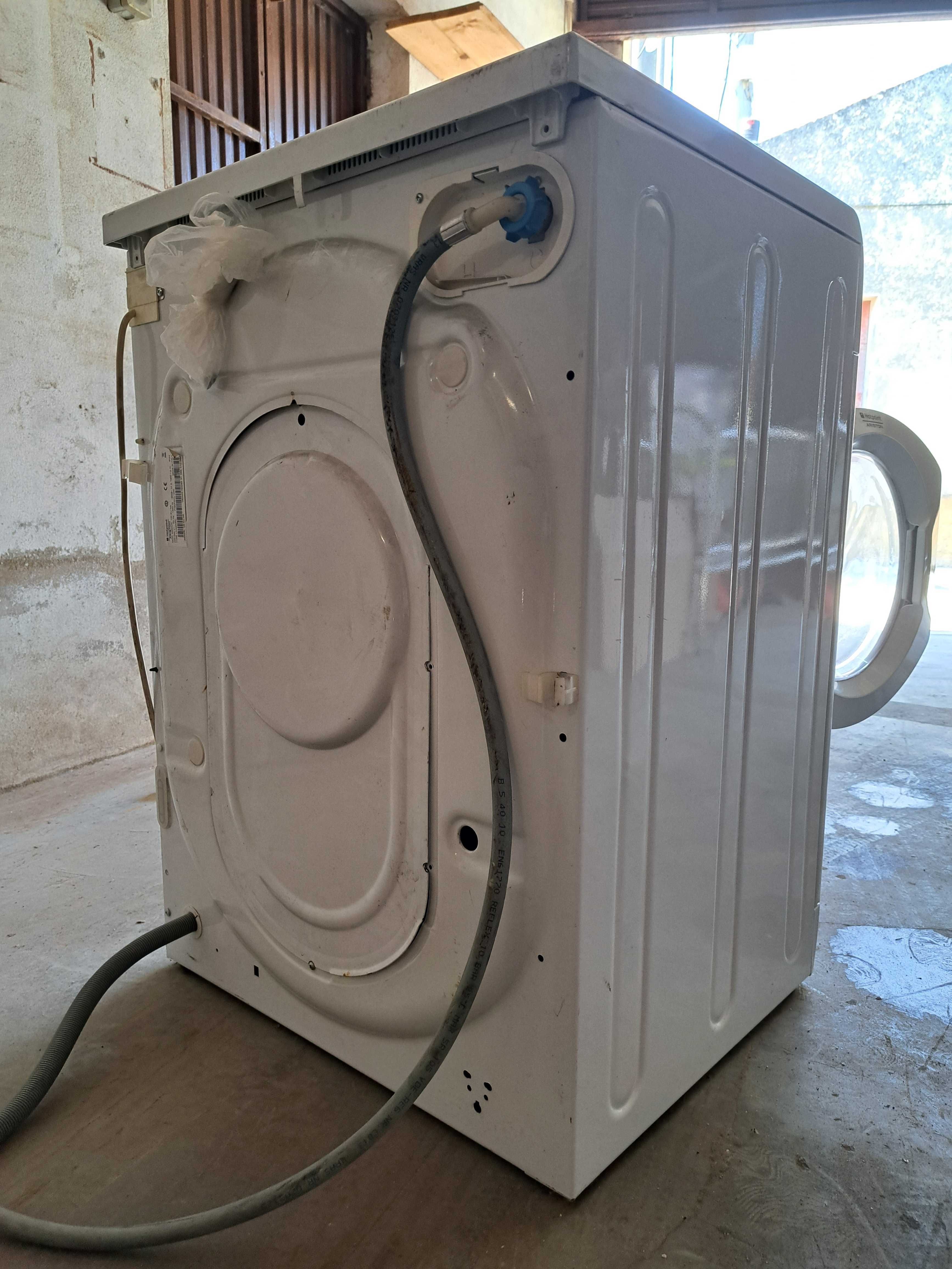 Máquina lavar e secar roupa  - Ariston Hotpoint ARMXXL 125