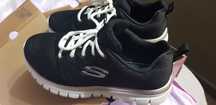 Tenis Skechers praticamente novos