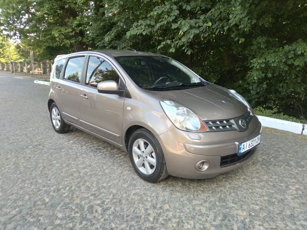 Продам Nissan Note з автоматичною КПП