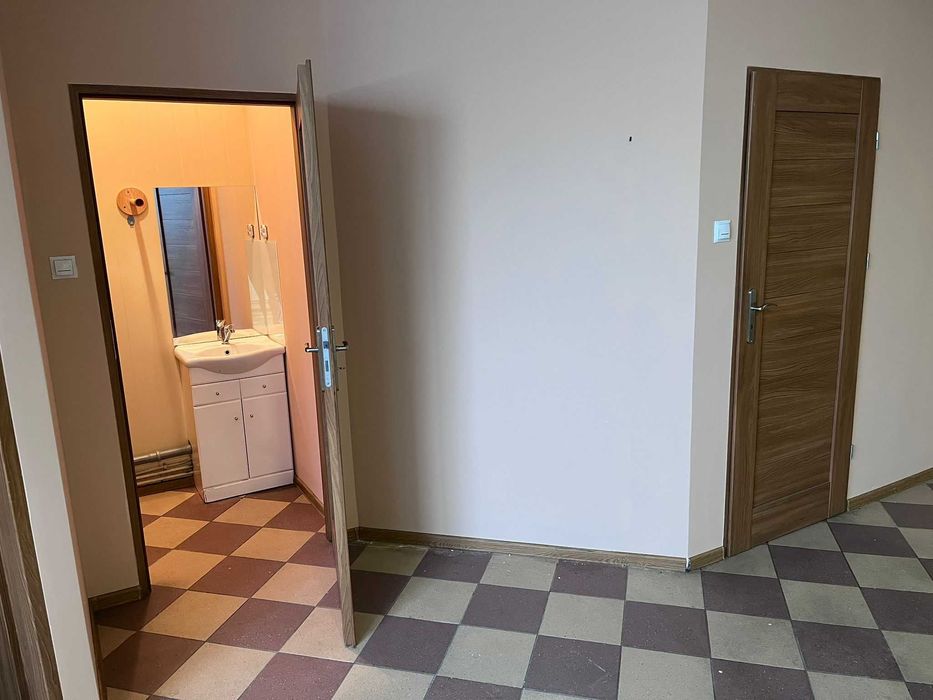 Wynajmę lokal biurowy 70m2  z magazynem  130 m2