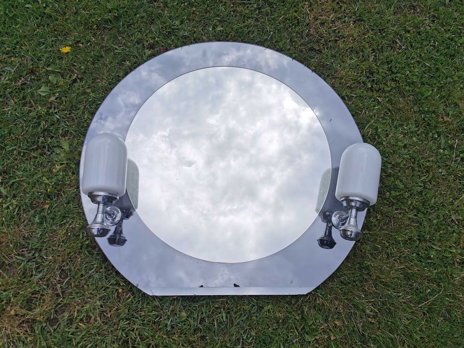 Lustro łazienkowe z dwoma kinkietami