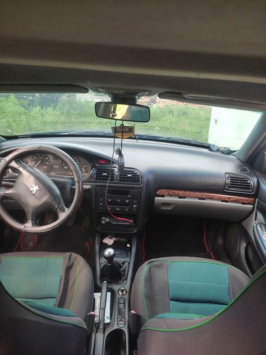 Продам машину Пежо