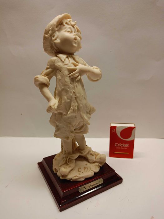G. Armani ,sygnowana figura ,, Śpiewak" mahoń Capodimonte-sygnowana