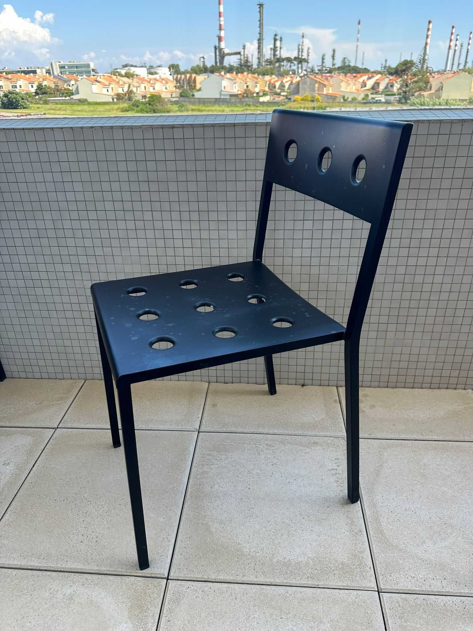 Conjunto exterior mesa e cadeiras marca HAY - Balcony