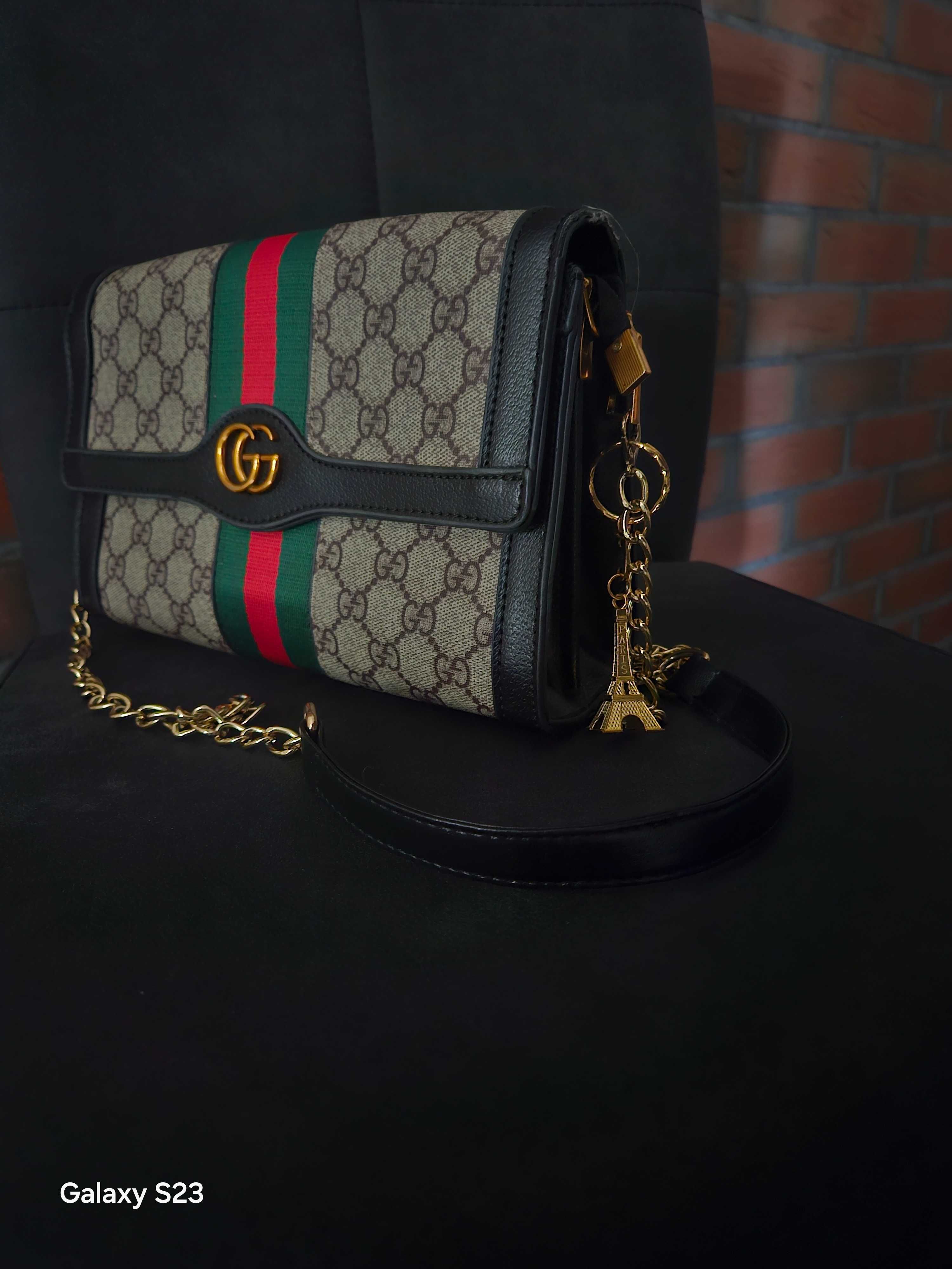 Torebka kopertówka Gucci z zawieszką Paris