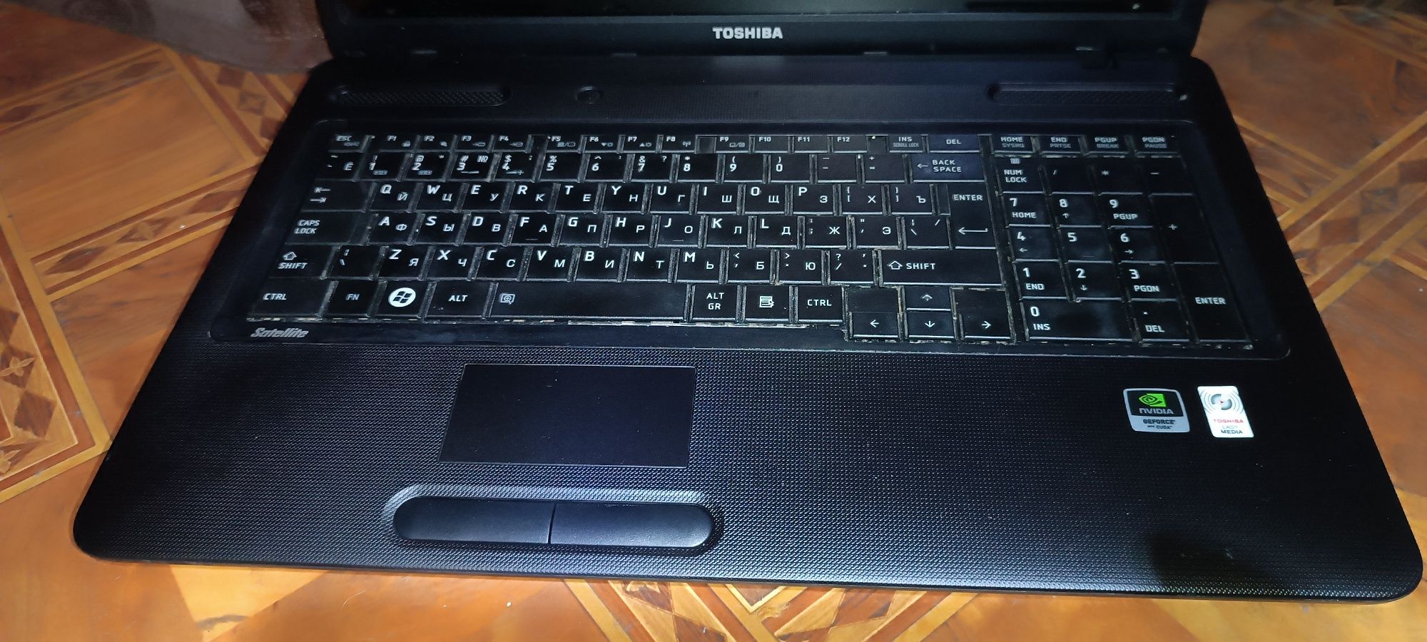 Игровой ноутбук Toshiba Satellite C670 i7 8 ядер 16Гб ОЗУ.Экран 17.3"!