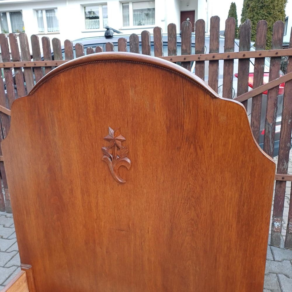 Drewniane łózko przedwojenne