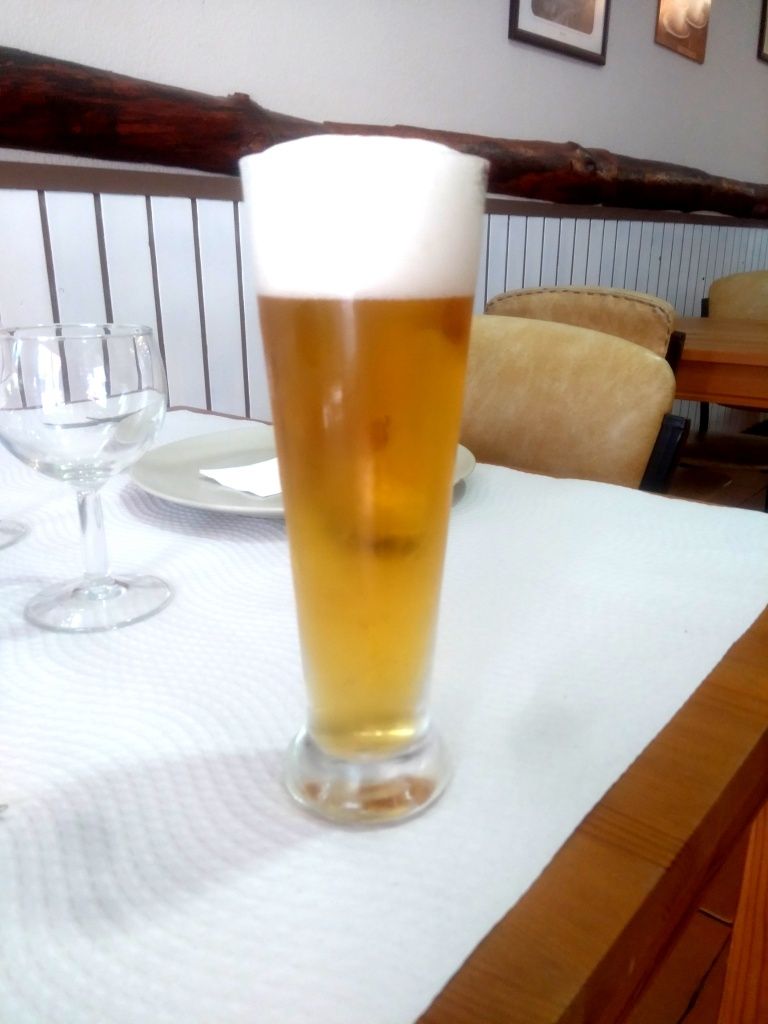 Vários Copos Cerveja café/restaurante