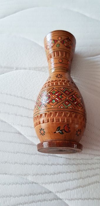 Flakoniki drewniane rzeźbione