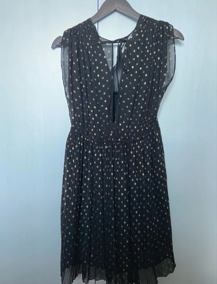 Vestido curto decotado