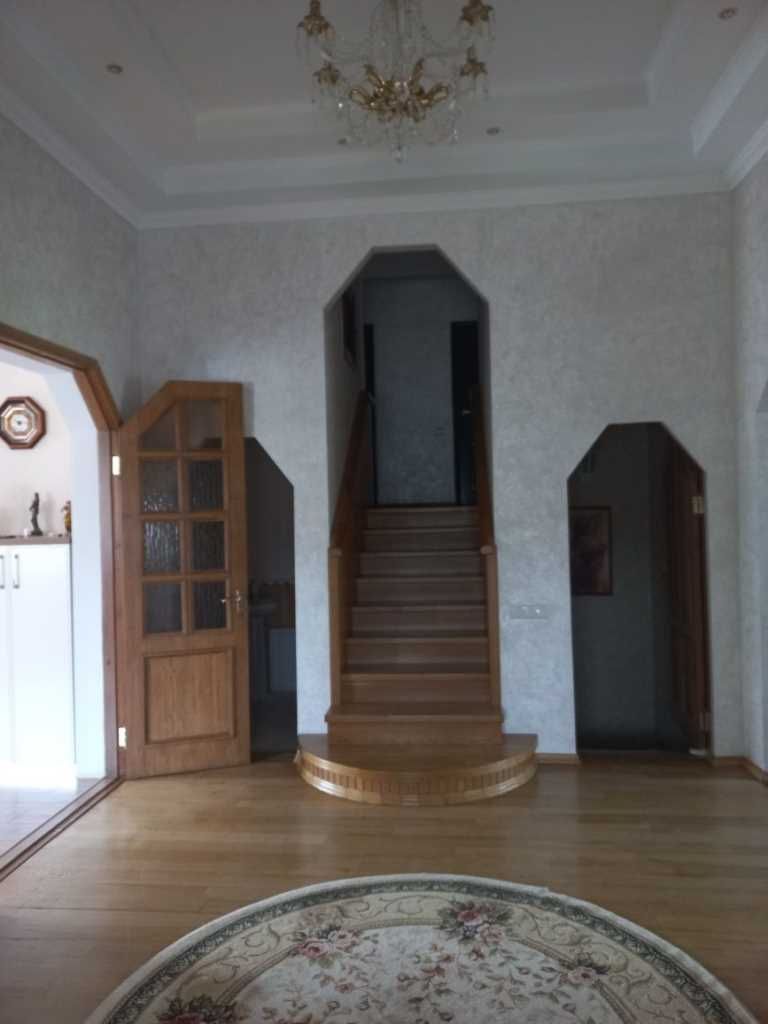 Затишний будинок на Юрівці