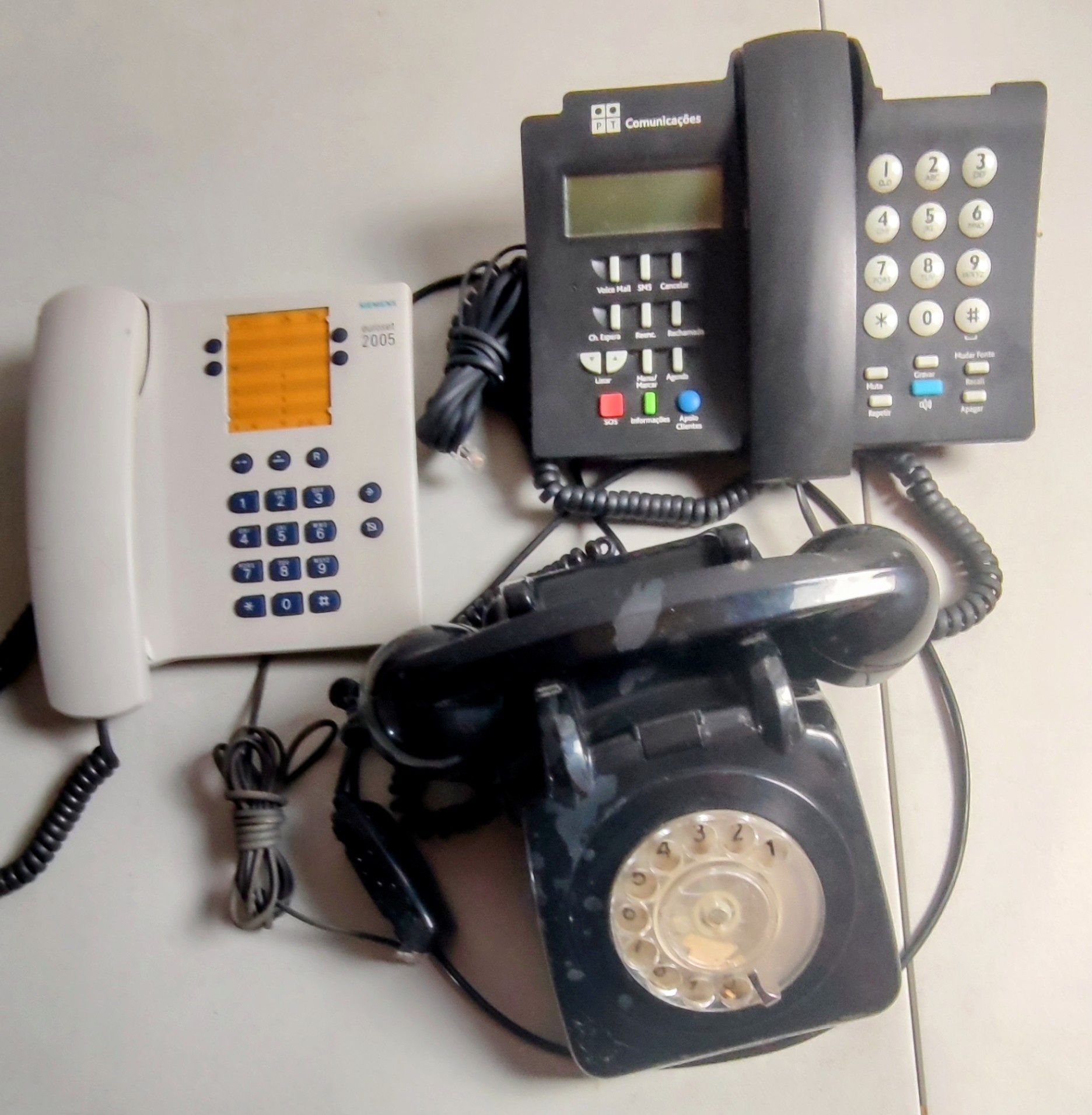 Telefones antigos - Ler anuncio