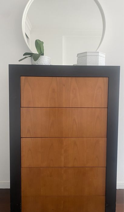 Aparador de quarto  com gavetas.
