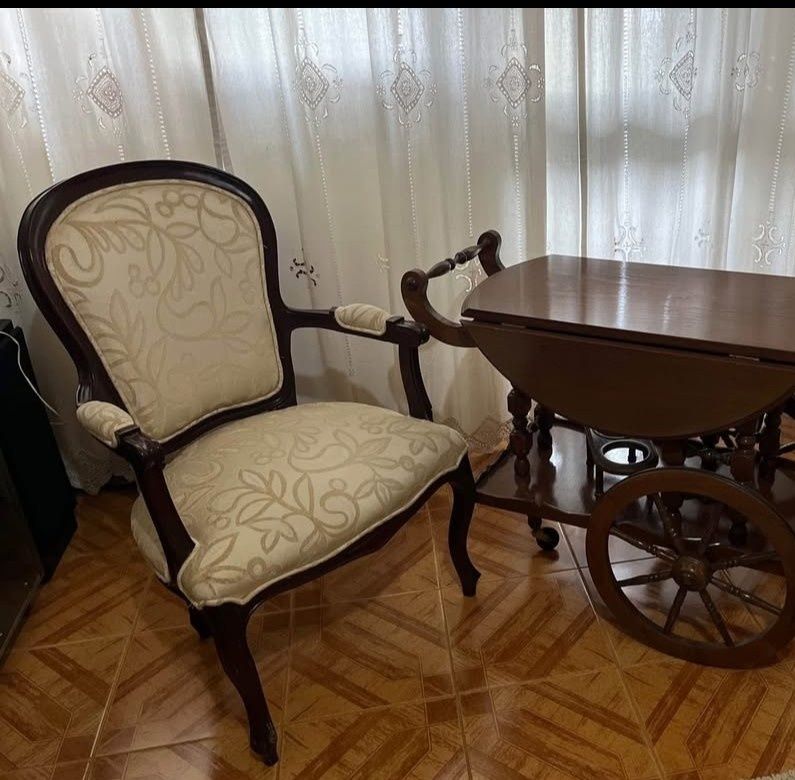 Cadeirão estofado