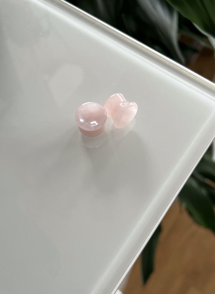 Tunele plugi do uszu kamień kwarc różowy 12 mm piercing alternative