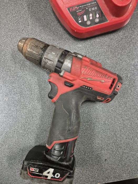 Wiertarko wkretarka Milwaukee m12 cpd z ladowarka