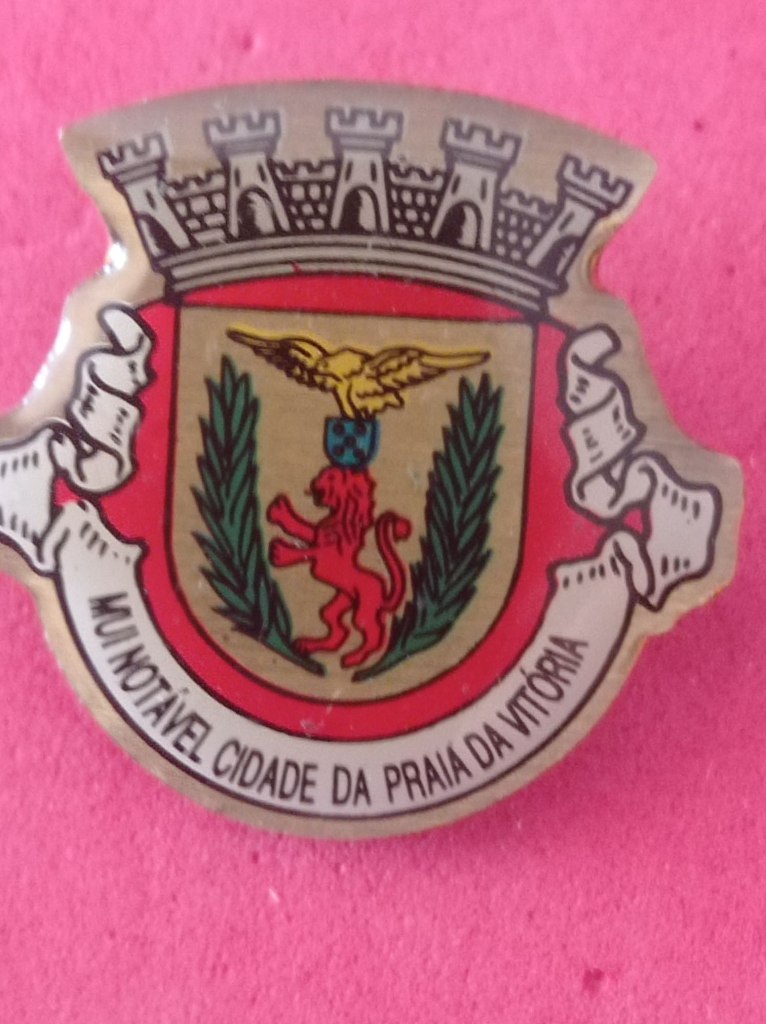 Pins variados com um raro