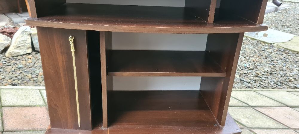 Полиця під телевізор