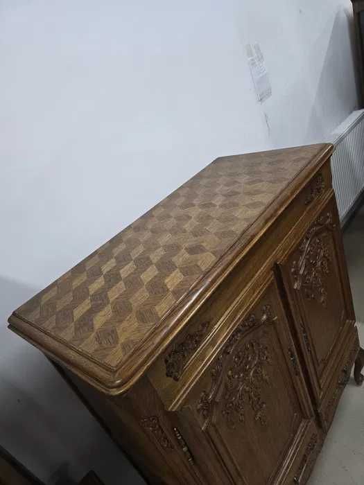 Komplet mebli w stylu ludwikowskim – kredens, barek i stół z krzesłami