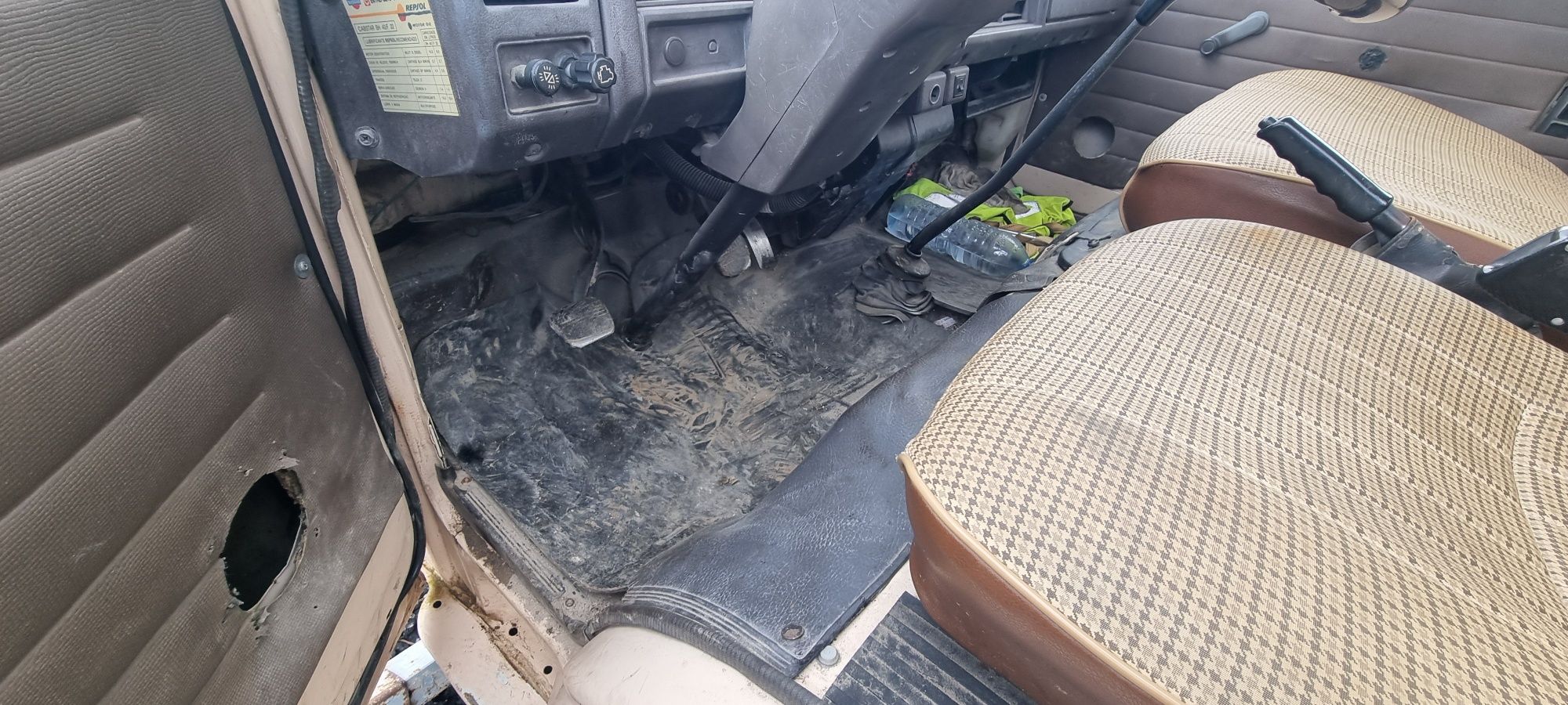 Nissan Cabstar F22