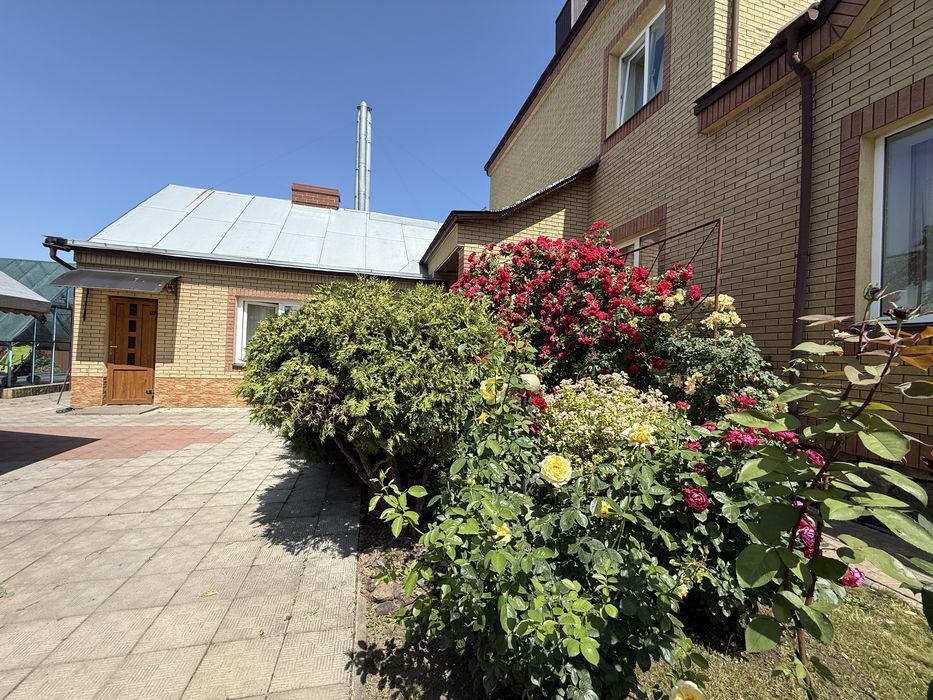 Будинок Слобода заходь та живи