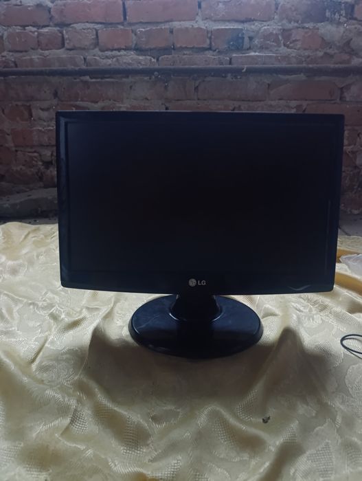 Продам монітор в хорошому стані