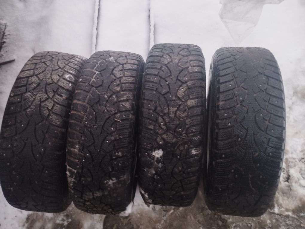 Гума зимова 185/65 R14 шипована на титанових дисках