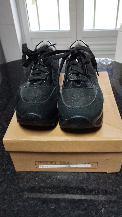 Sapatos tipo sapatilha, tam. 38