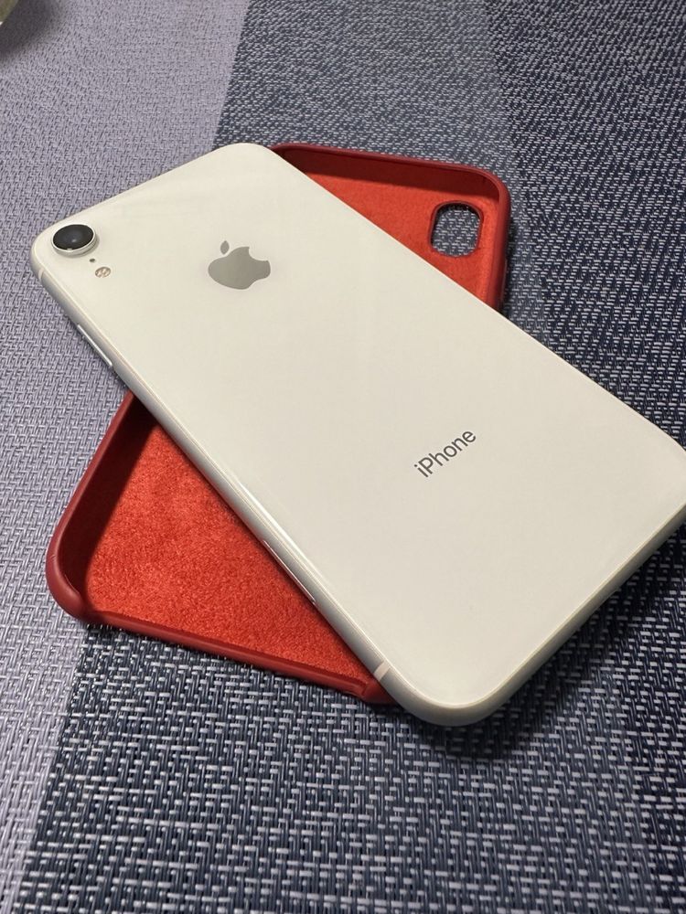 iPhone XR на 64 Гб.