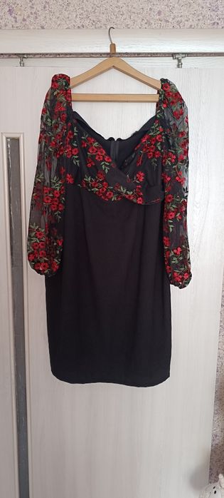 Платье с вышывкой Plus Size