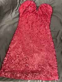 Czerwona sukienka w cekiny z Mango