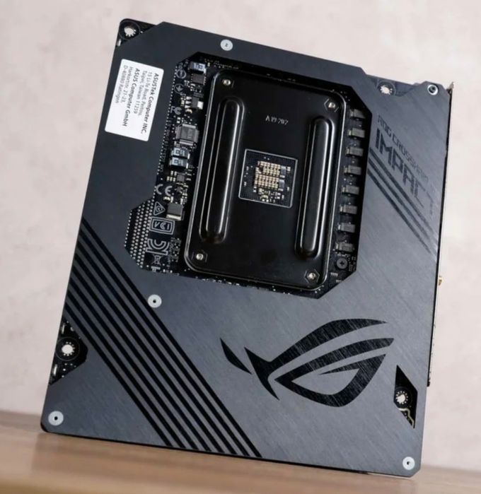 Motherboard/Placa-mãe ASUS ROG CrossHair VIII IMPACT - X570 - AM4
