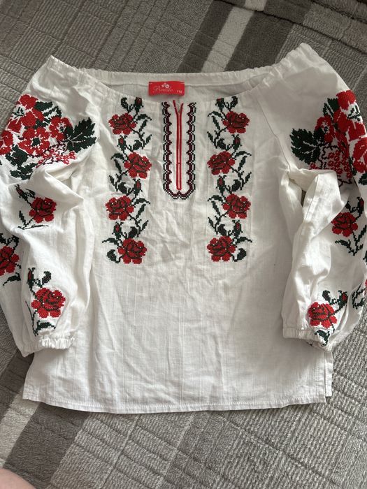 Вишиванка дівчинці