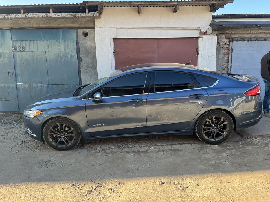 Оренда авто, прокат авто гібридне авто