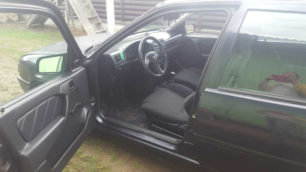 Opel Vectra A 1.8 93-й рік поТ/П на ходу обмін на мото на обмін не їду