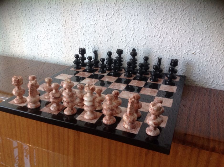 Шахматы каменные очень красивые