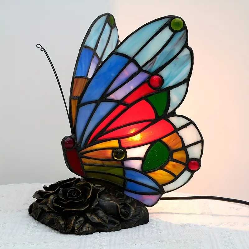 Lampa witrażowa motyl