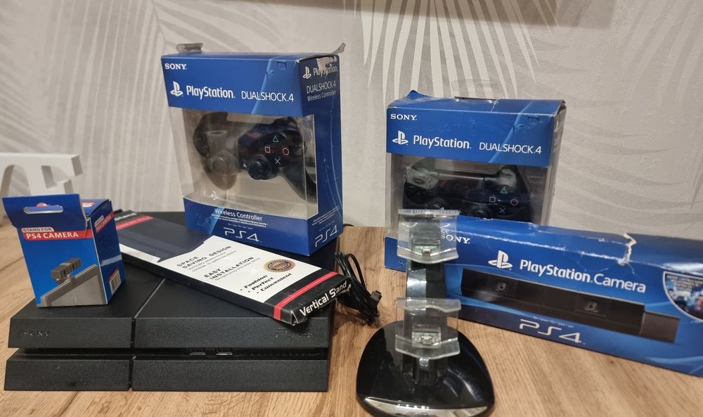 Playstation 4 + dodatki