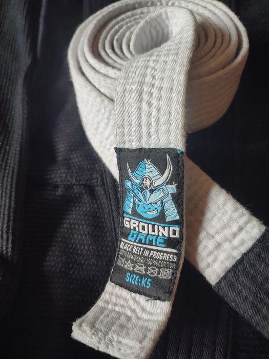 Kimono Manto do judo lub  ju jitsu K0 czarne , z pasem