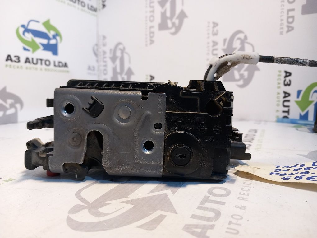 Fecho da porta tras direito Peugeot 208