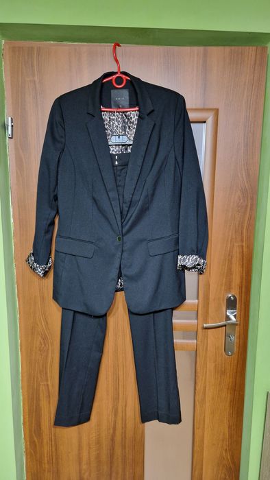 Garnitur damski czarny żakiet + spodnie rozmiar 42