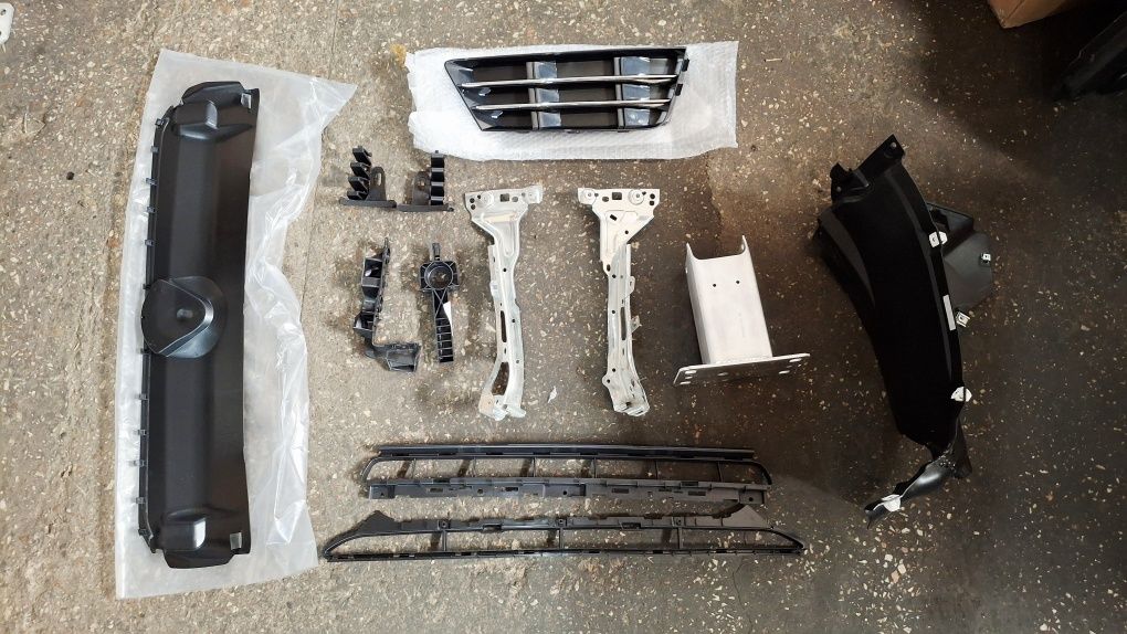 Кріплення кронштейн крила Audi A4 B9 17-23 8W0821135C  8W0821136C